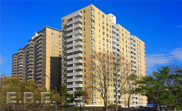 $463,840 | 35 Seacoast Terrace, Unit 8D | Brighton Beach