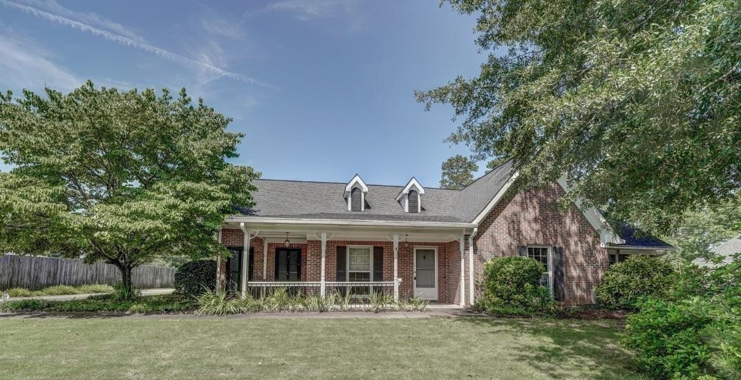 front view of house with a yard