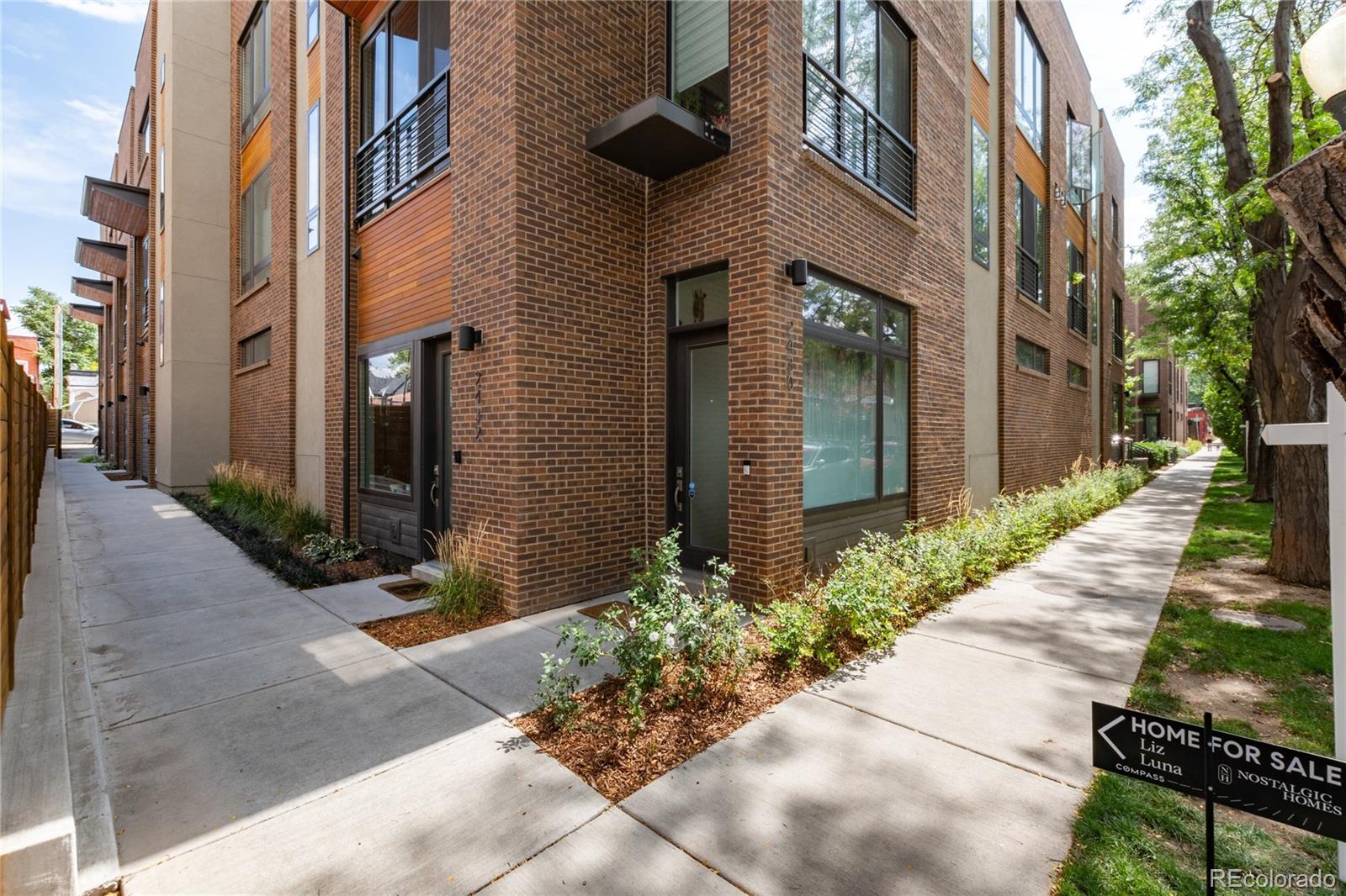 a view of a pathway along the path of a building