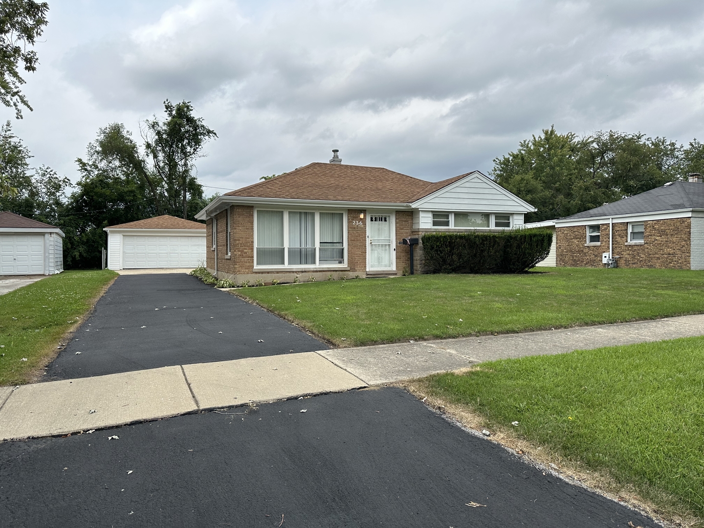 a view of a house with a backyard