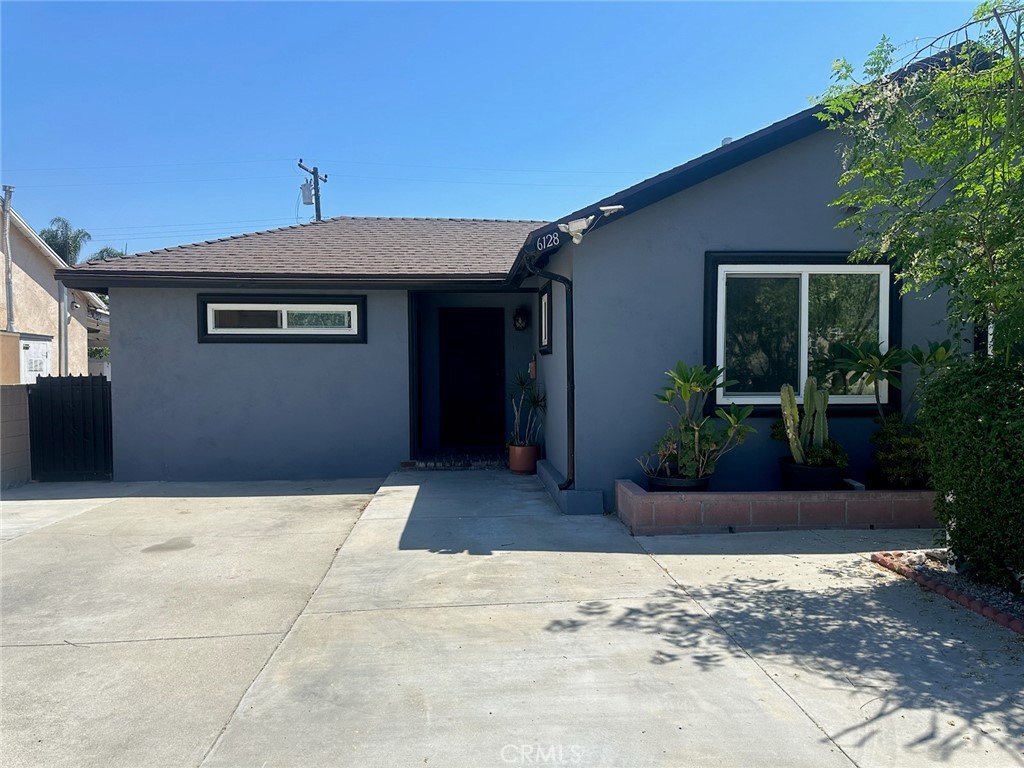 a front view of house with yard