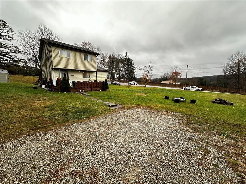 a view of a house with a yard