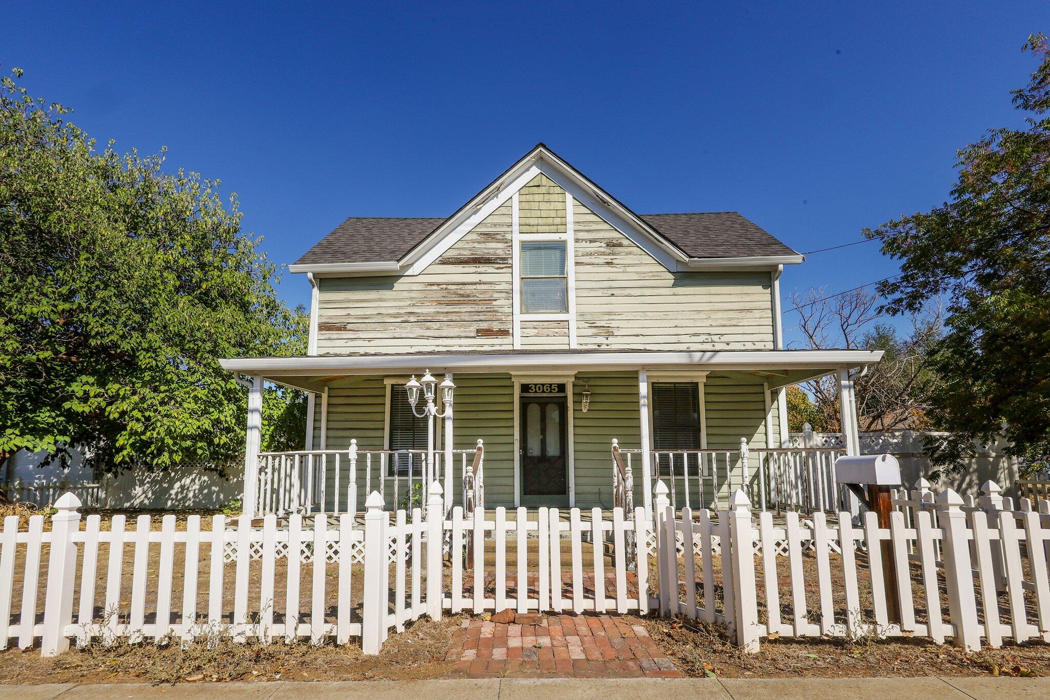 a view of a house with a small yard