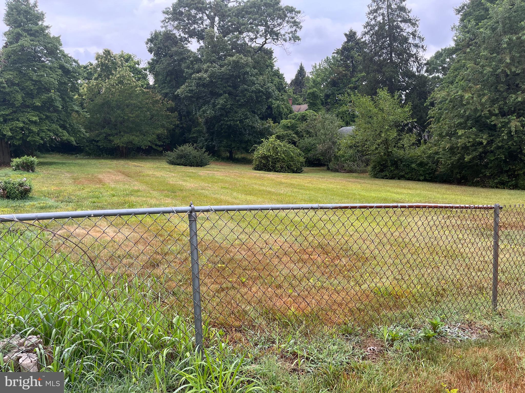 a view of a tennis court