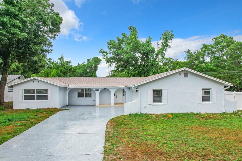 a view of a yard in front of house