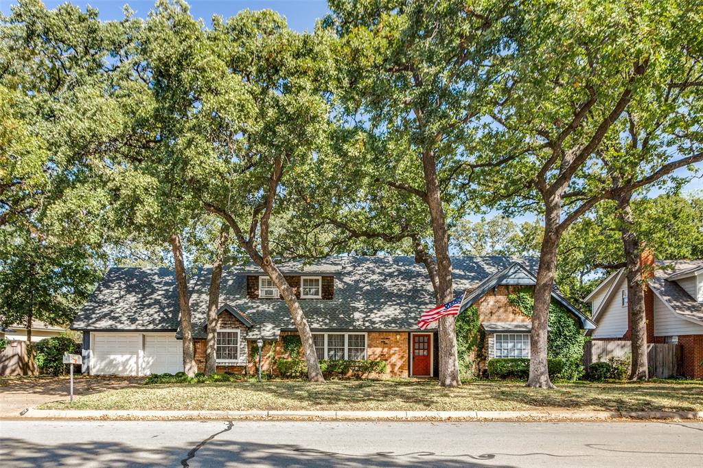 View of front of house featuring a 2 car garage