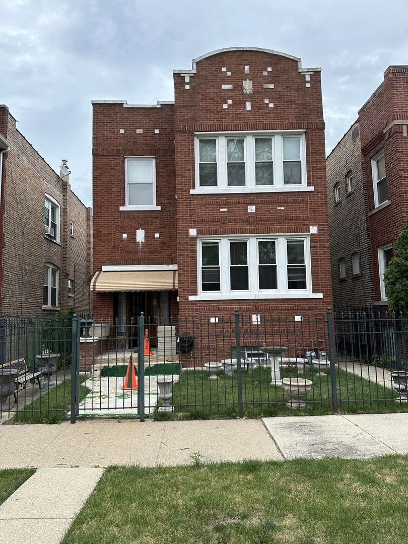 a front view of multi story residential apartment building with a yard