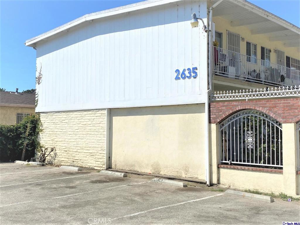 a view of a building entrance