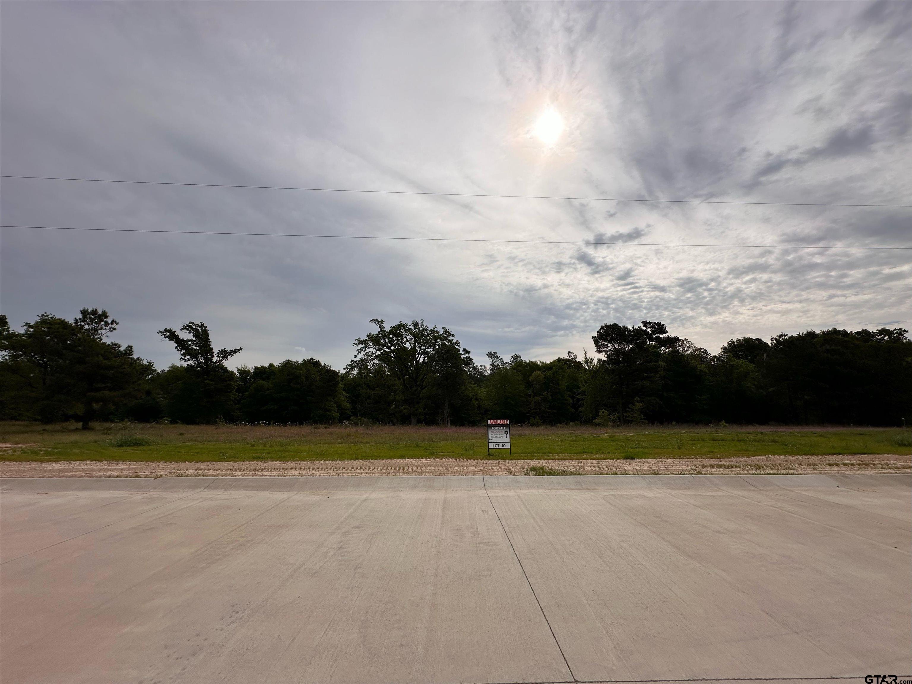 a view of a tennis court