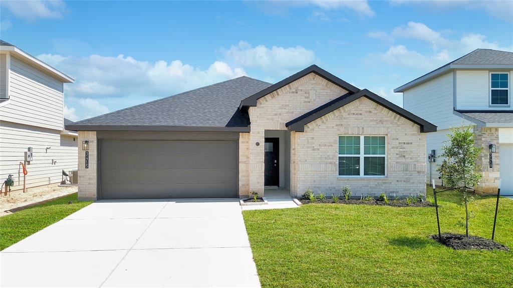 a front view of house with yard