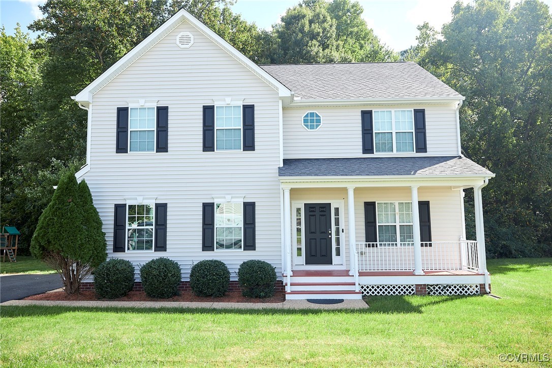 a view of house with a yard