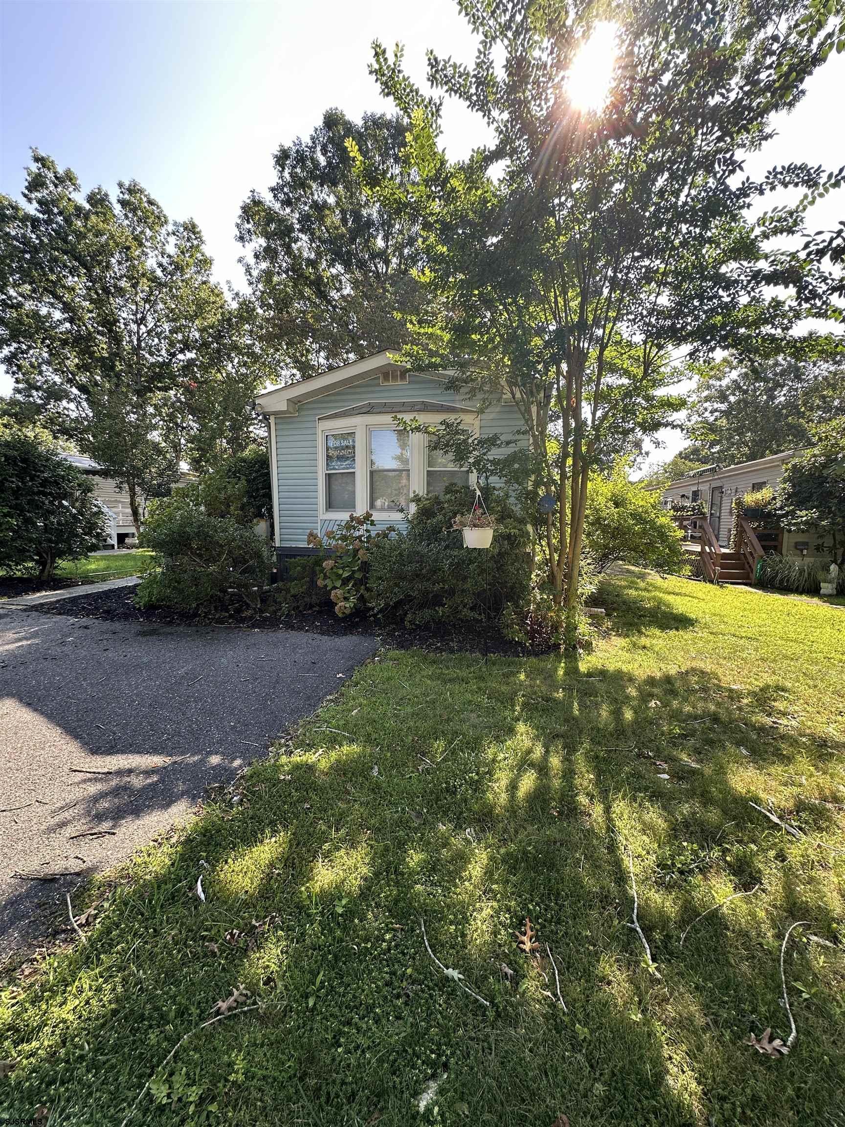 a view of a yard in front of house