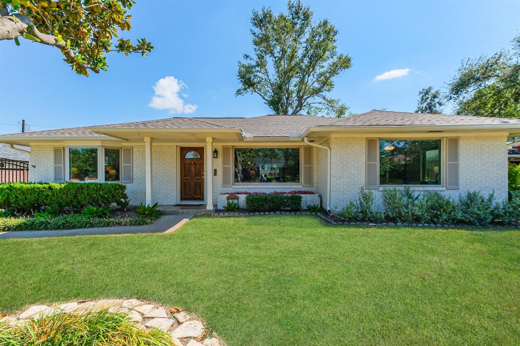 Picture perfect home located on a cul-de-sac in the desirable Lazybrook neighborhood. Charming curb appeal w/ recently painted exterior ('21). New breaker box (24), roof ('21), AC ('22), tankless water heater ('19), newer windows (‘19). A must see! Note