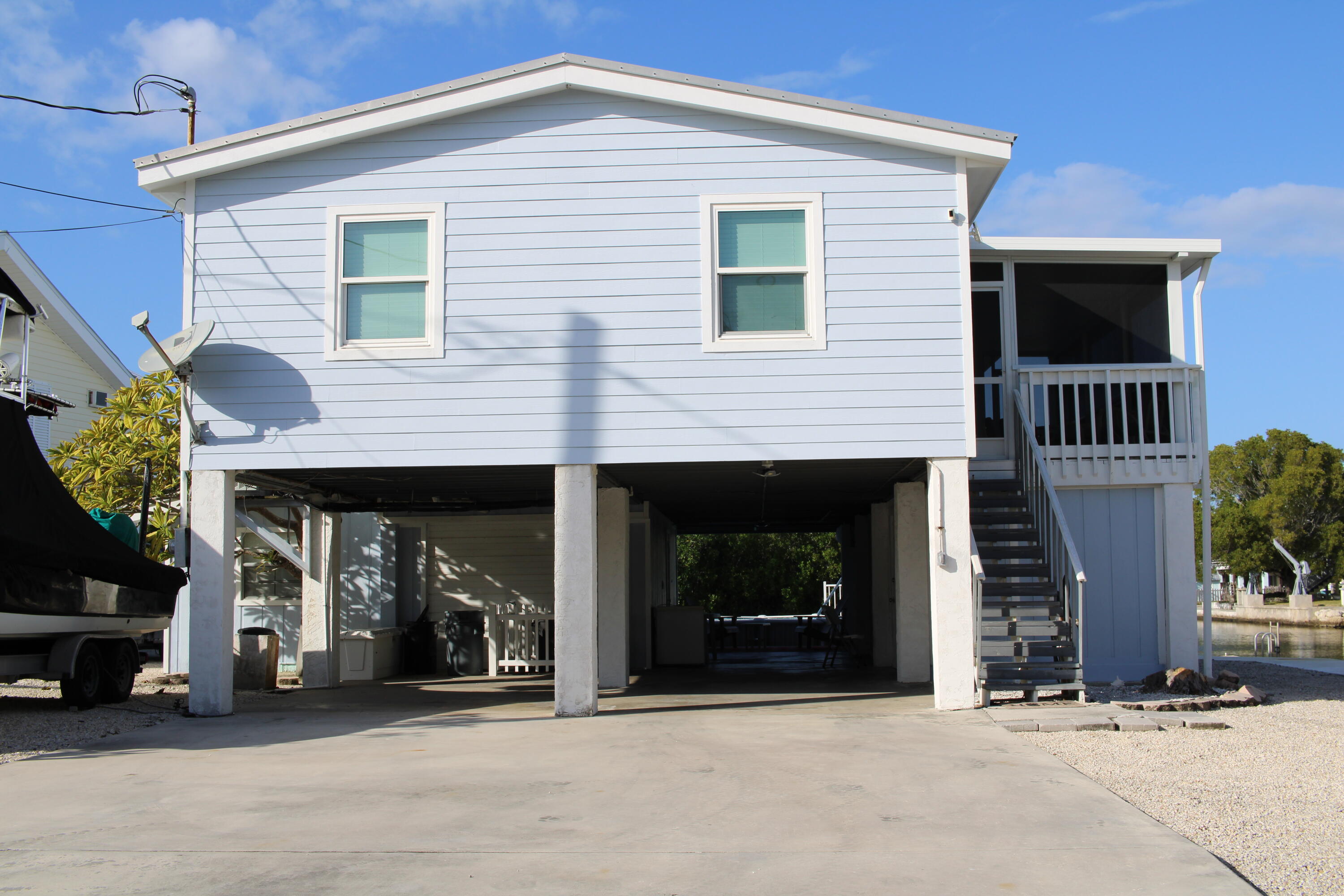 a view of a house with entryway and a garage