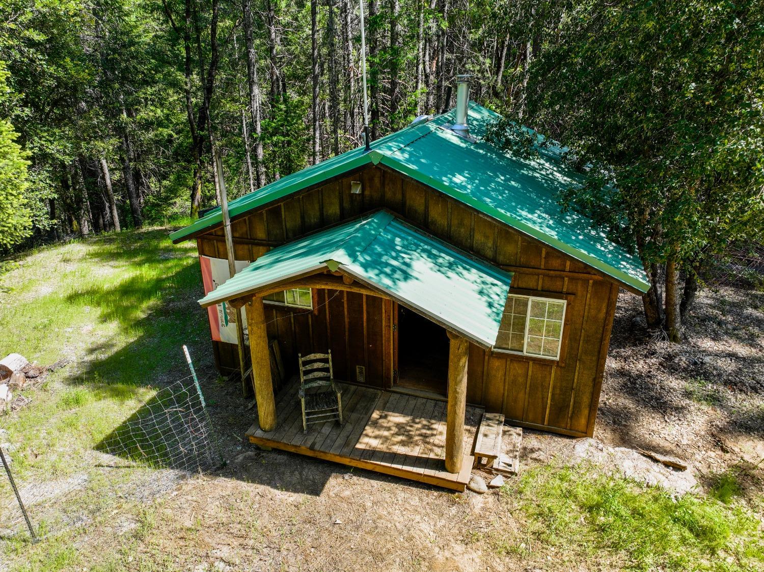 a view of a small house with backyard