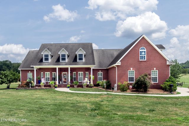 $879,900 | 2340 Lawnville Road