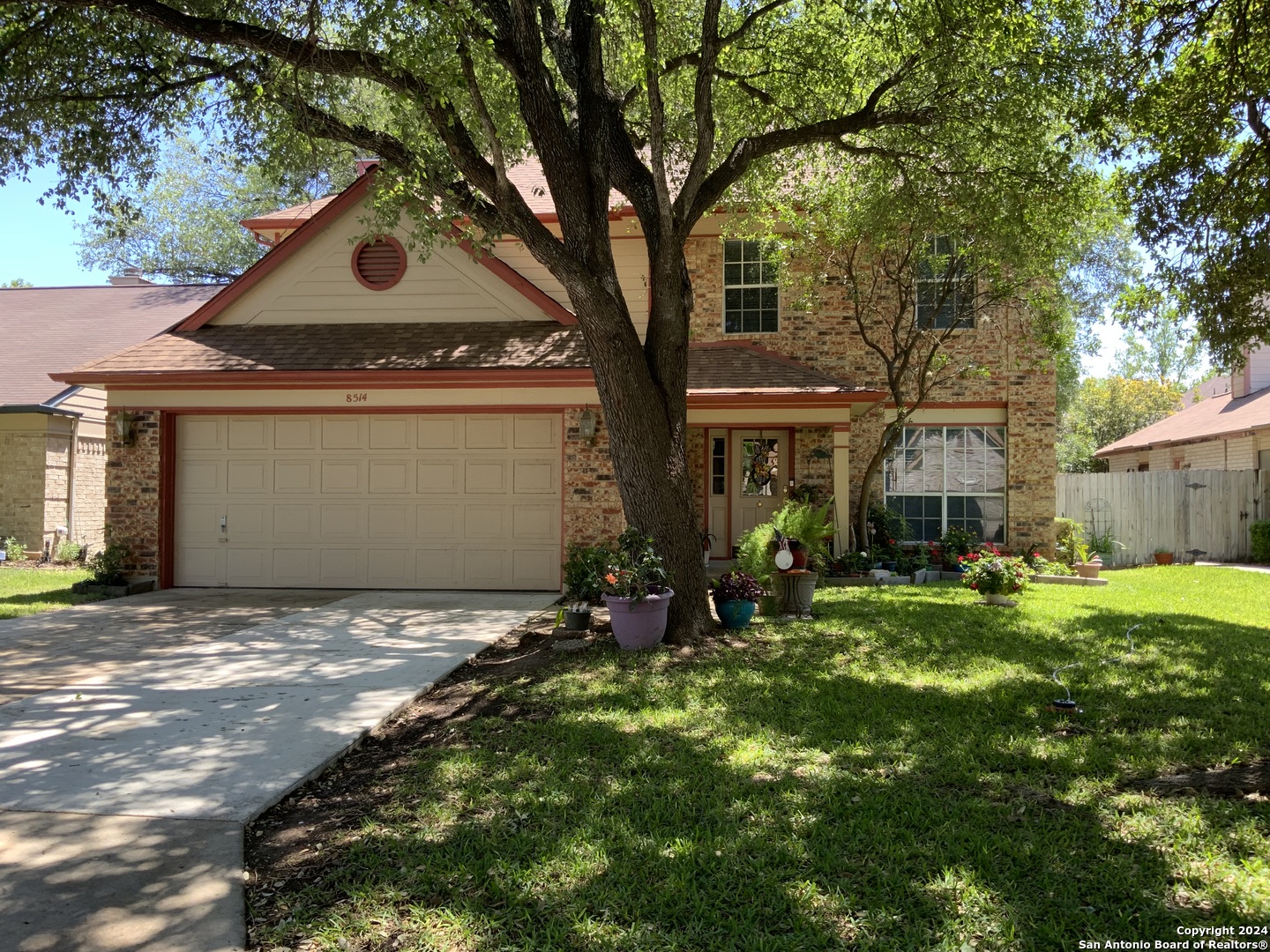 a front view of house with yard