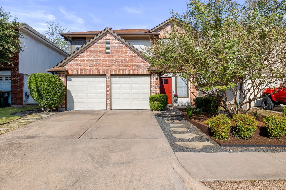 Delightful 2-story home in Milwood with no HOA.