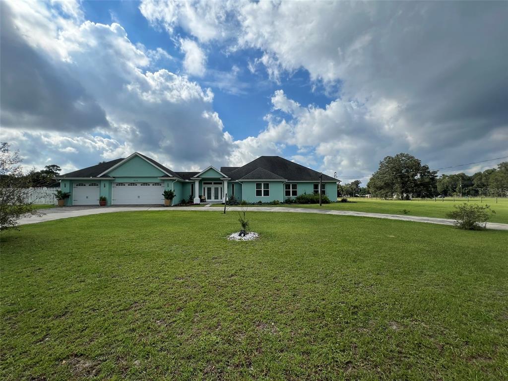 a view of house with a big yard