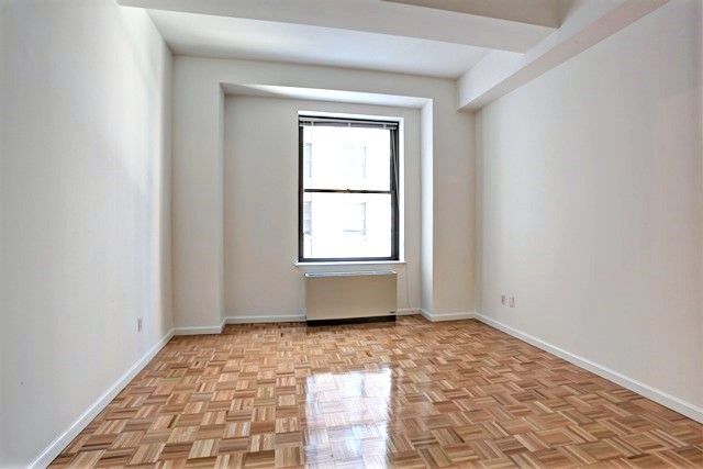 $3,450 | 75 West Street, Unit 7K | Financial District