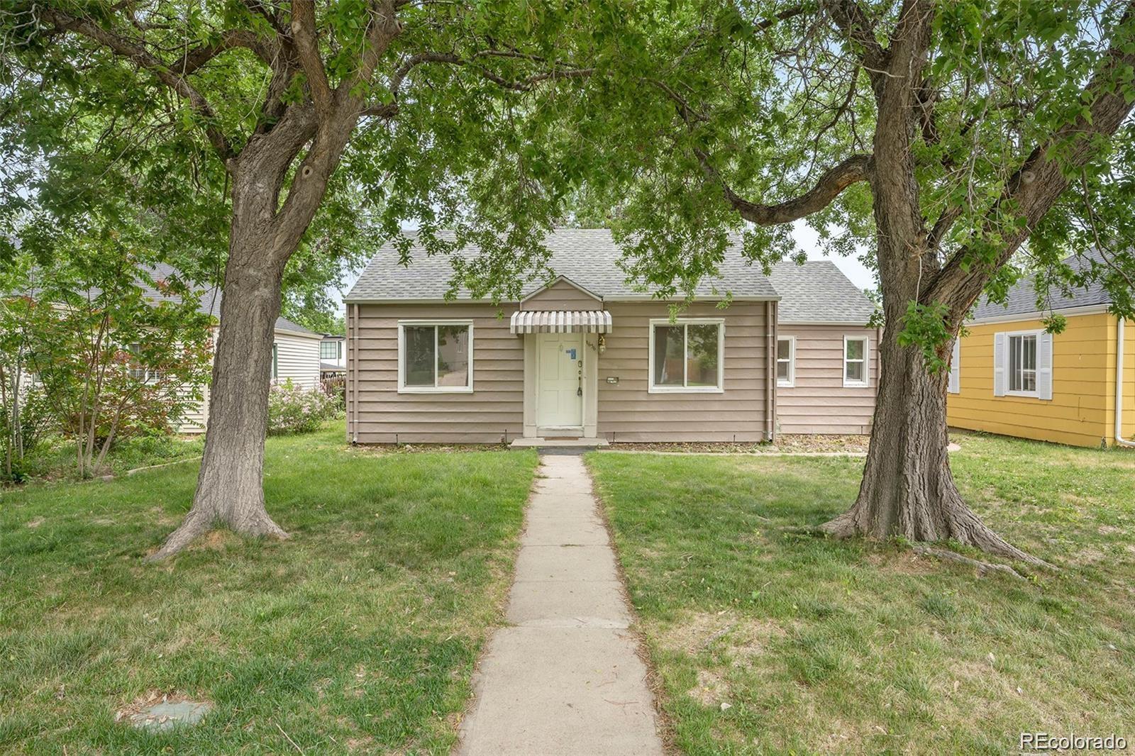 a view of a house with a yard