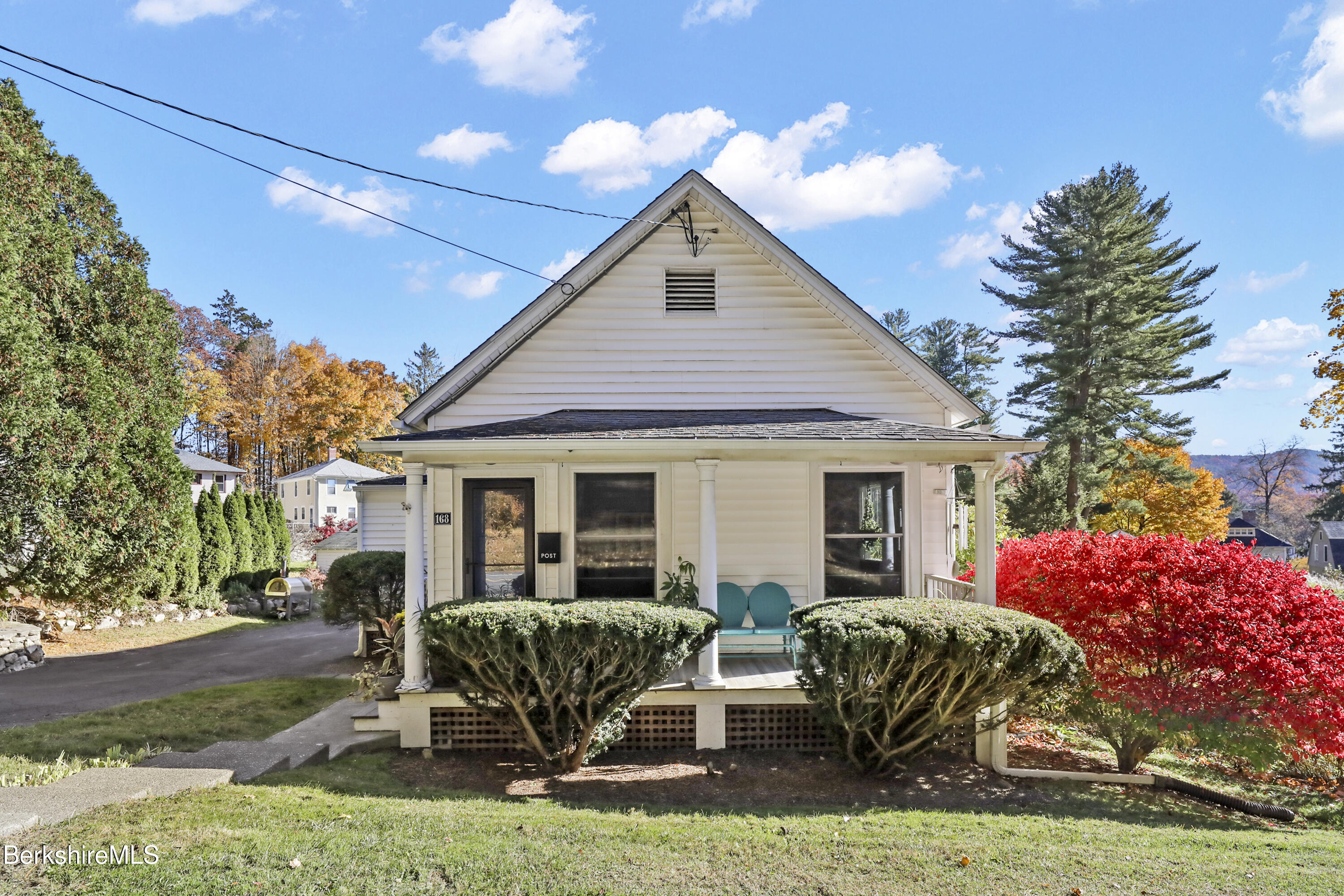 a view of house with a yard