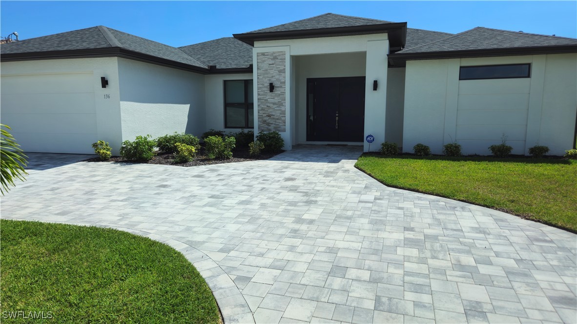 a view of a house with a yard