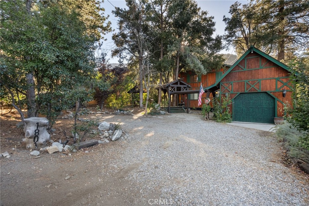 a view of a house with backyard and a tree