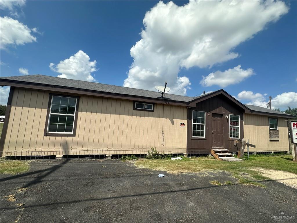 a view of a house with a backyard