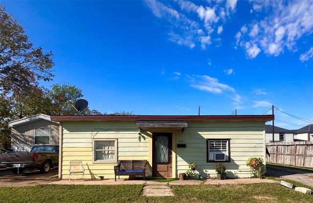 $120,000 | 812 Damon Street | Rosenberg