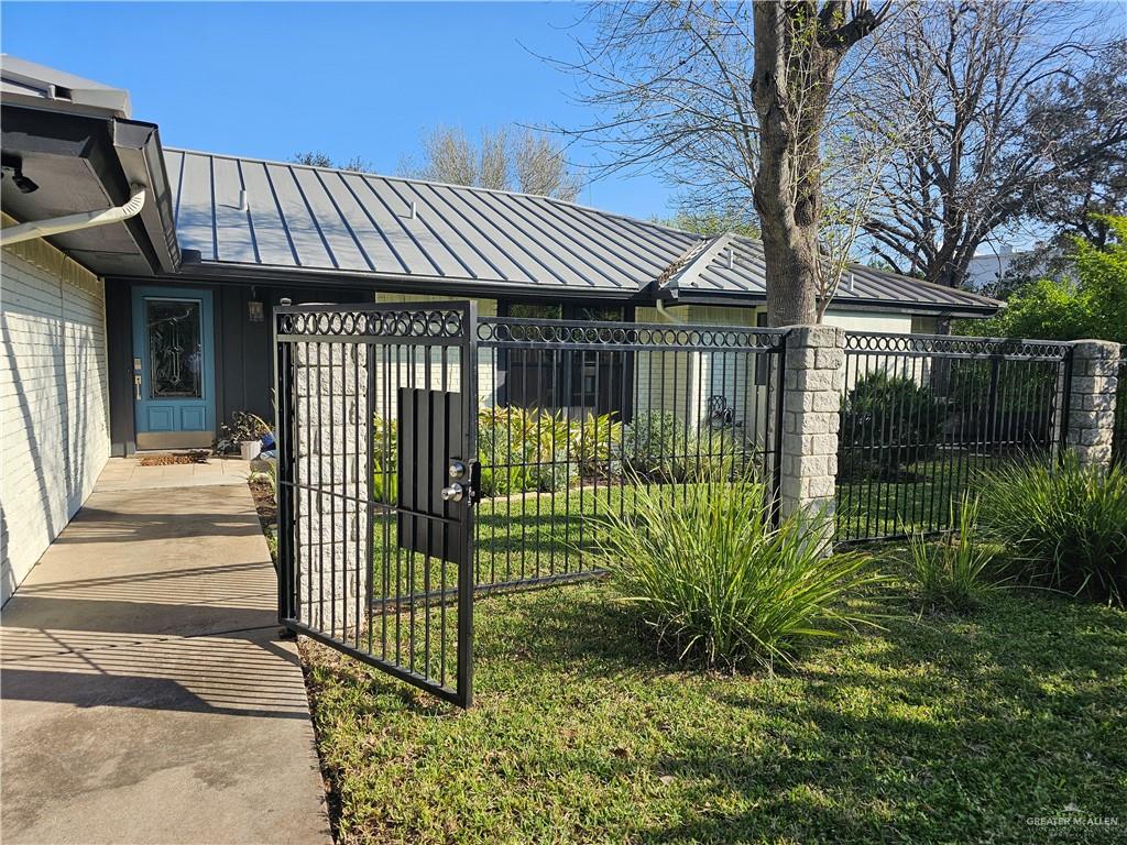 a view of a house with a small yard and plants