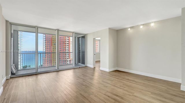 $399,000 | 2200 Northeast 33rd Avenue, Unit 17H | White Egret