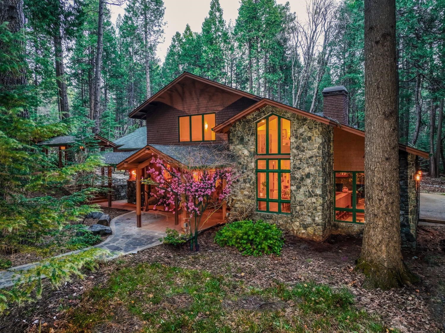 a view of a house with a yard