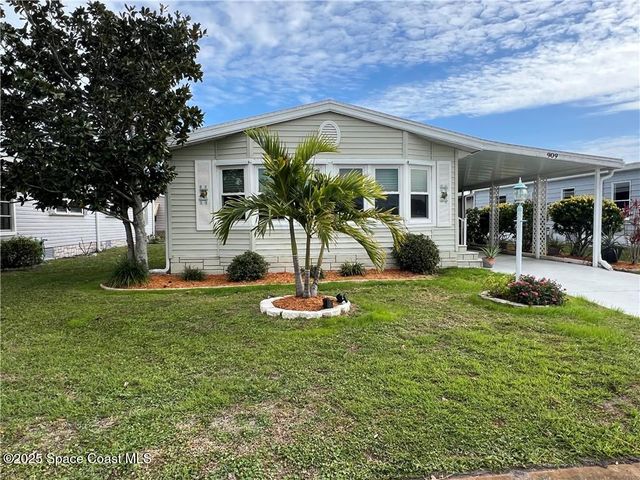 $209,900 | 909 Hyacinth Circle | Barefoot Bay