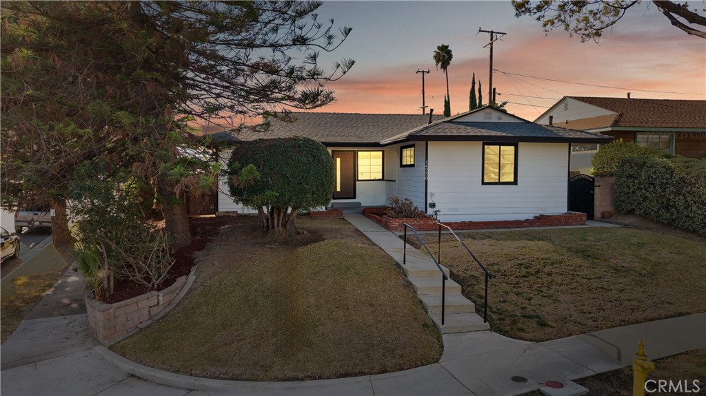 a view of a house with a yard