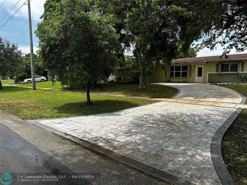 a view of a house with a backyard