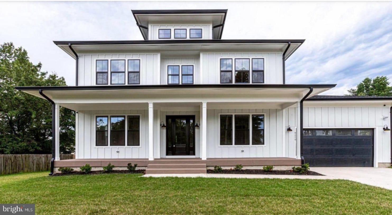 a view of front a house with a yard