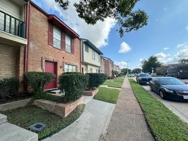 $1,600 | 7700 Creekbend Drive, Unit 109 | Brays Oaks