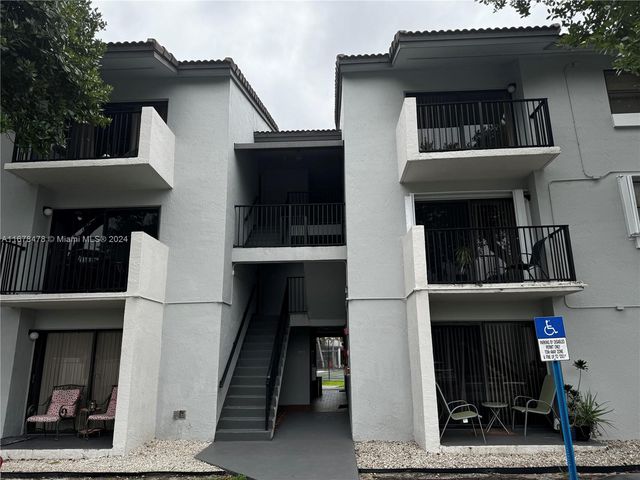 $1,850 | 7070 Northwest 179th Street, Unit 302 | Country Club of Miami