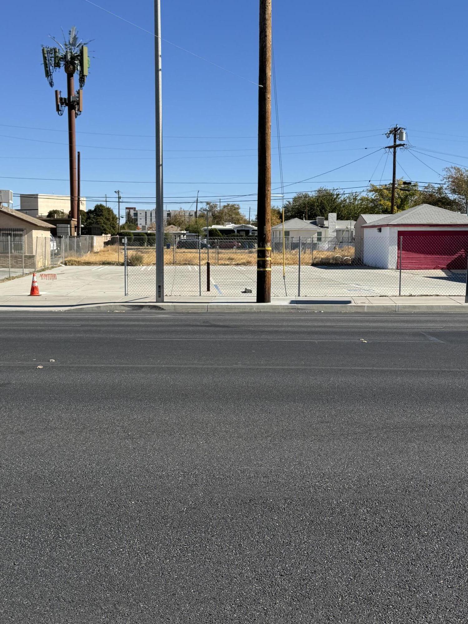 vacant lot 10th Street West