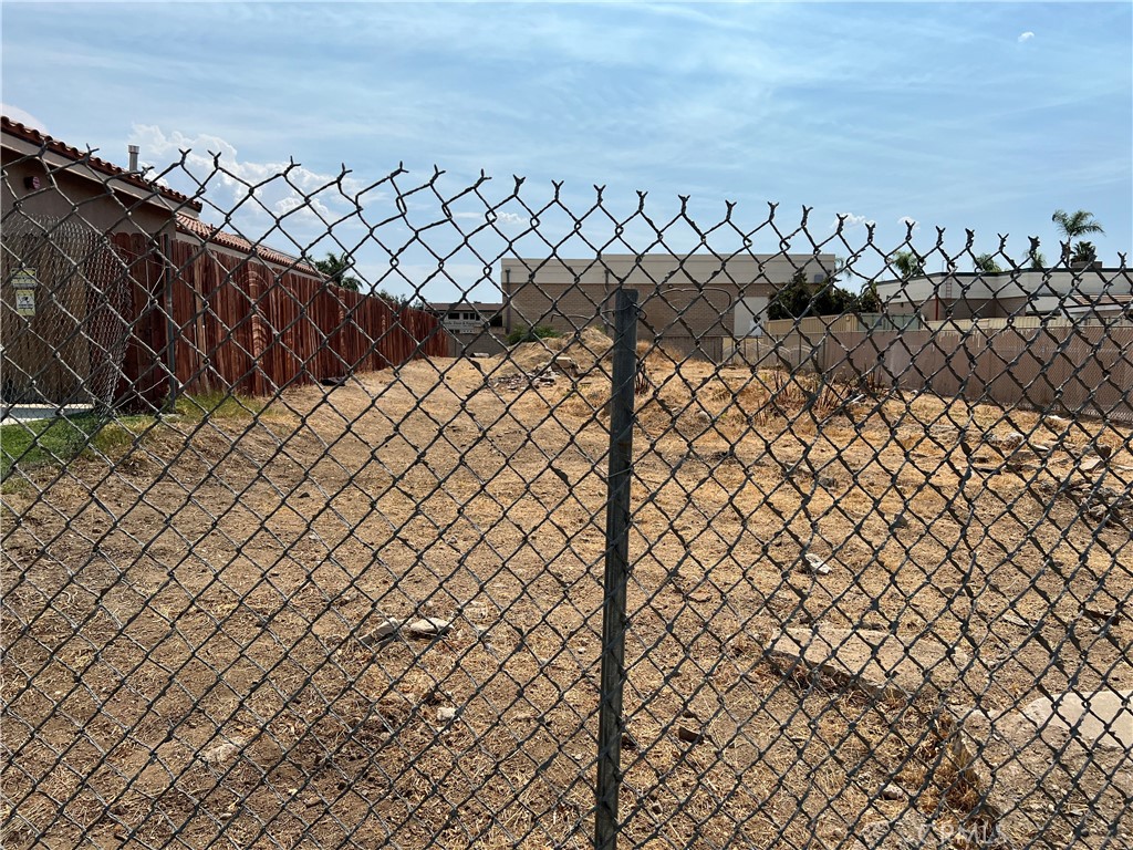 a view of a pathway of a yard