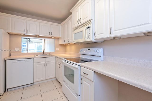 $2,200 | 9420 Poinciana Place, Unit 115 | Pine Island Ridge