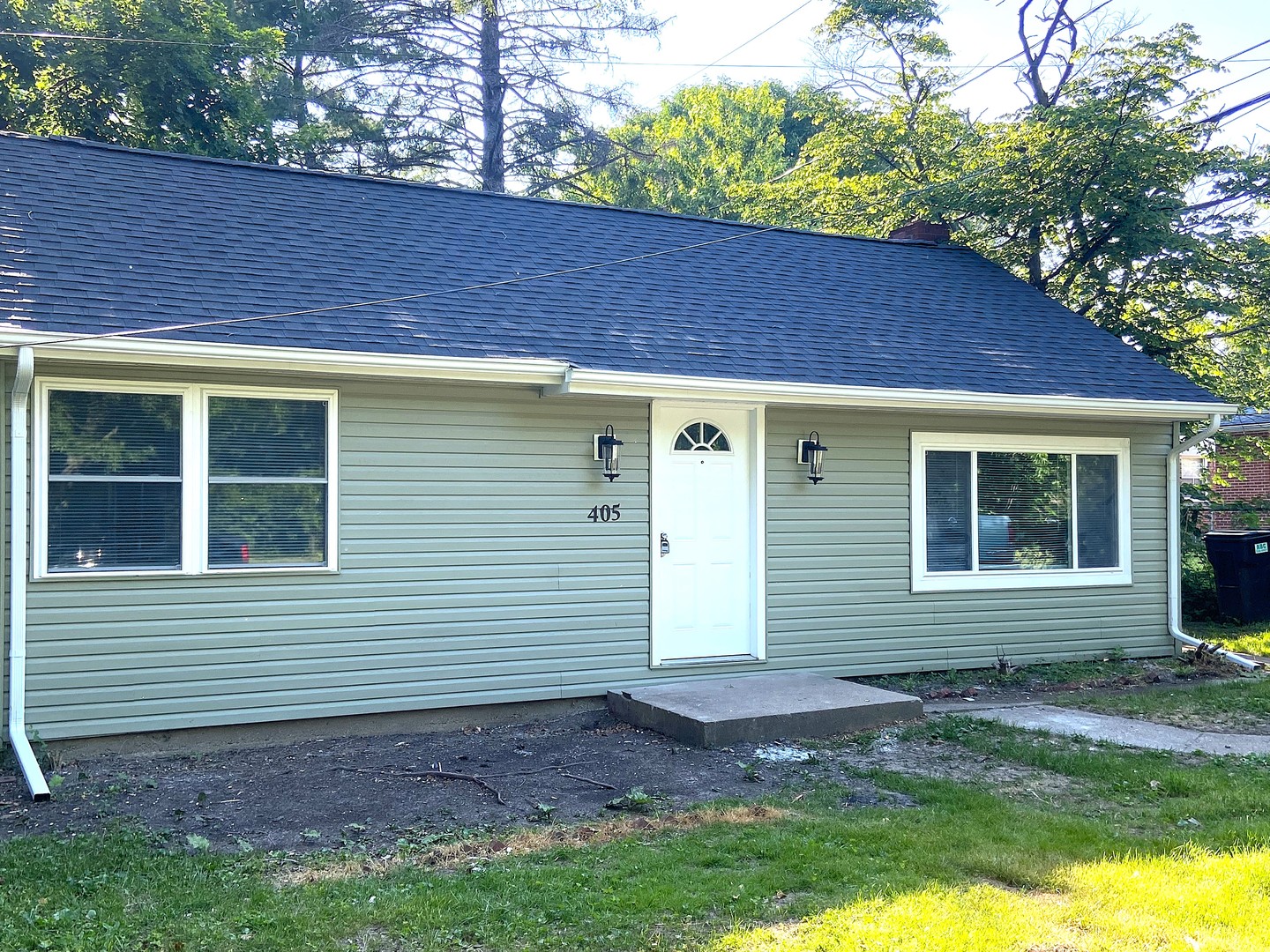 a view of a house with a yard