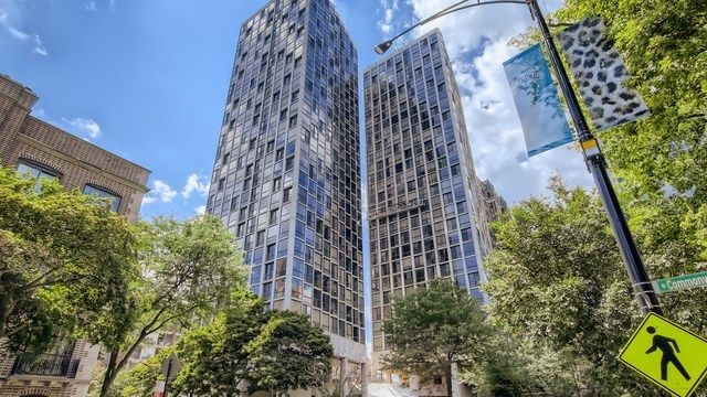 $428,000 | 345 West Fullerton Parkway, Unit 2505 | Lincoln Park