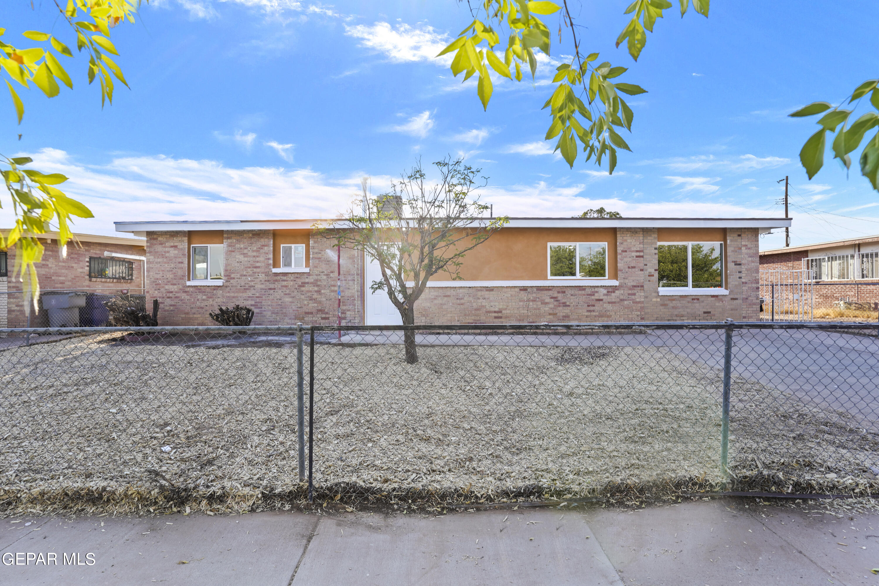 a view of a house with a backyard