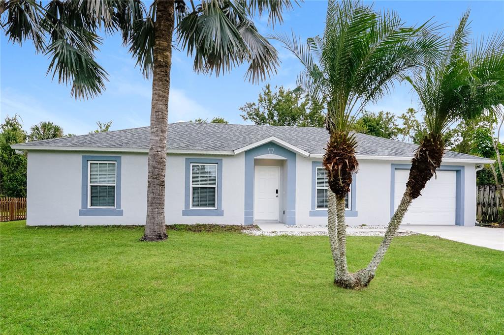 a front view of house with yard and entertaining space