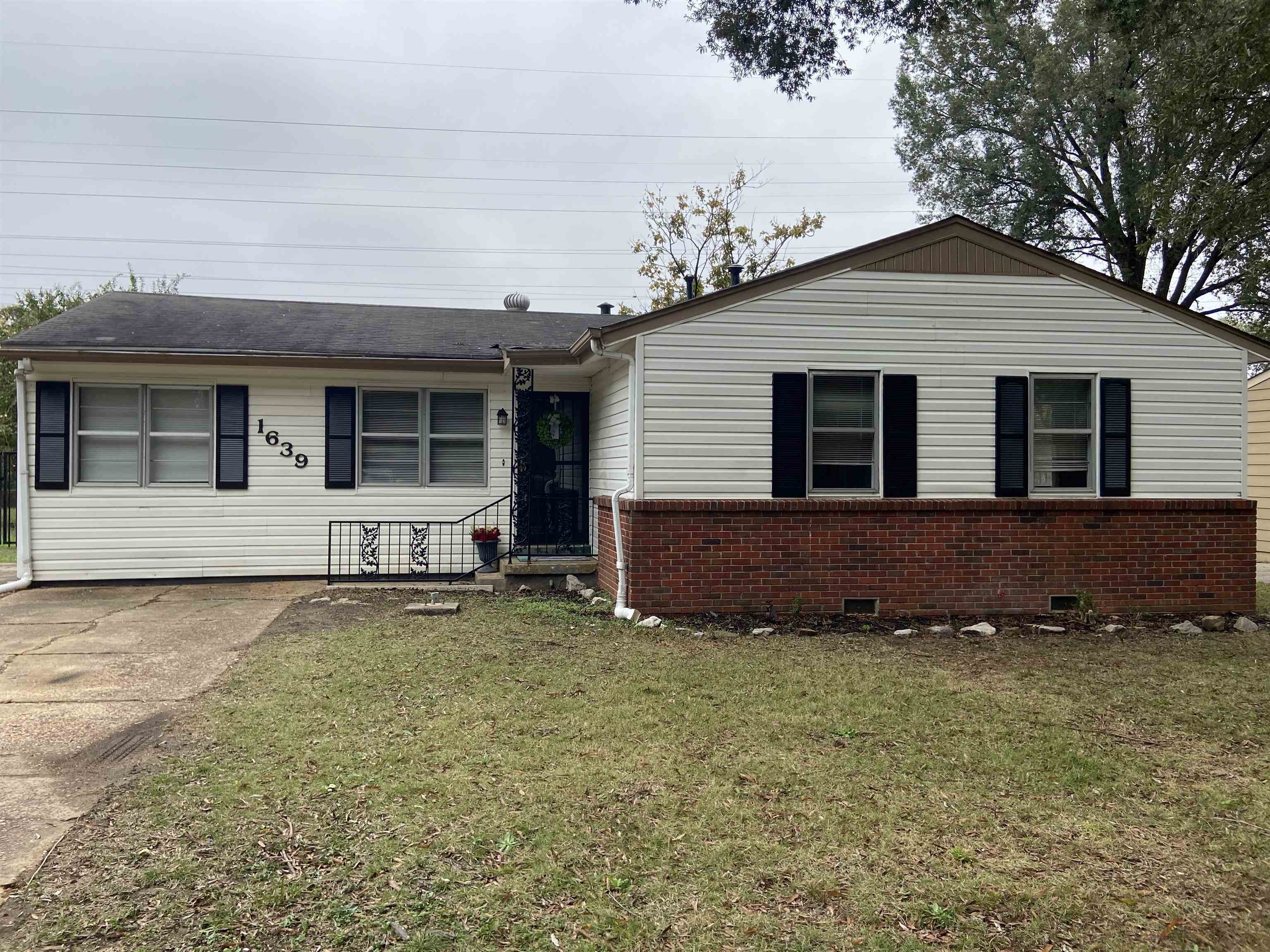 View of front of property with a front yard