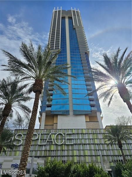 Welcome to Palms Place! Adjacent to the LV Strip!