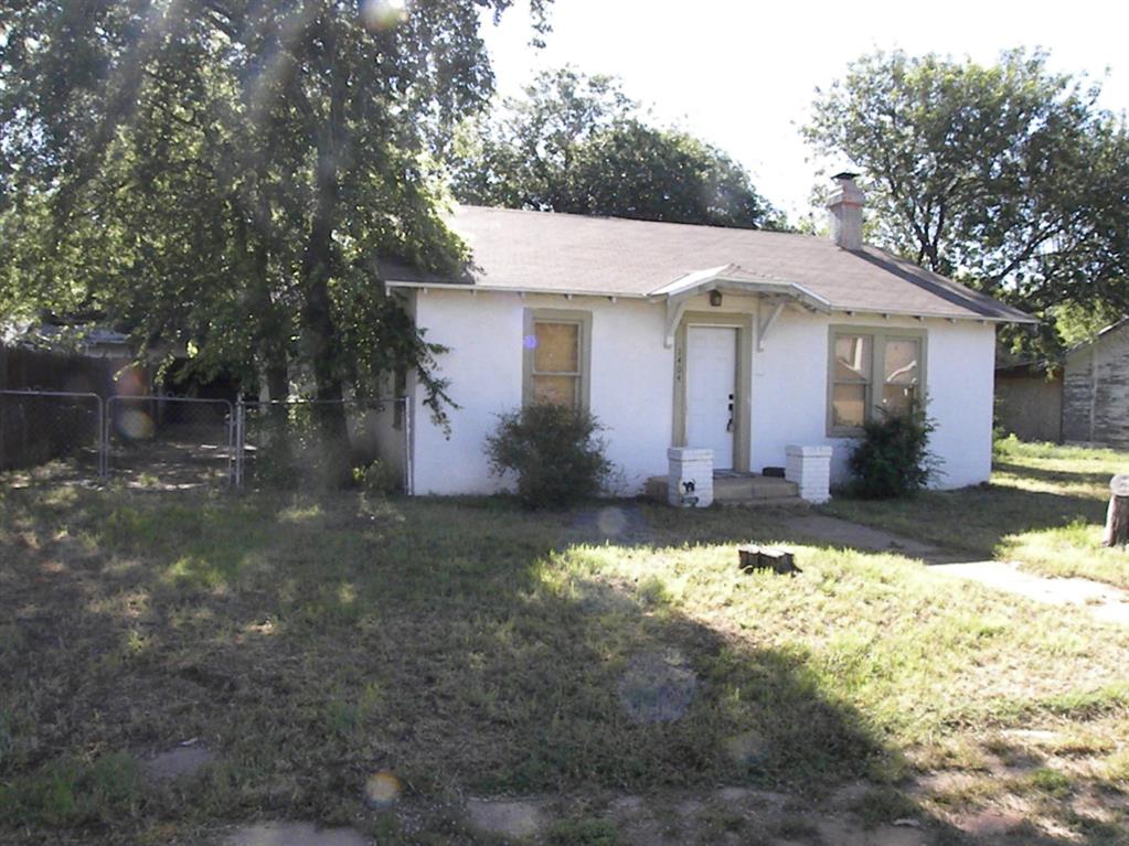 a view of a white house with a yard