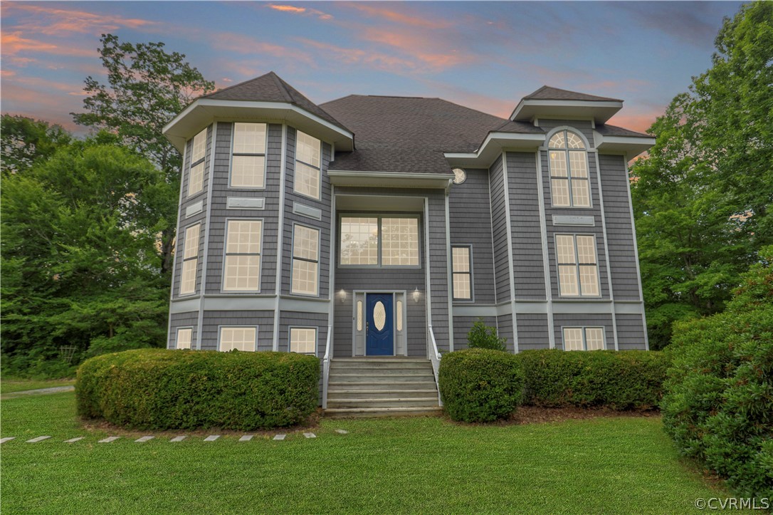 View of front of house featuring a yard